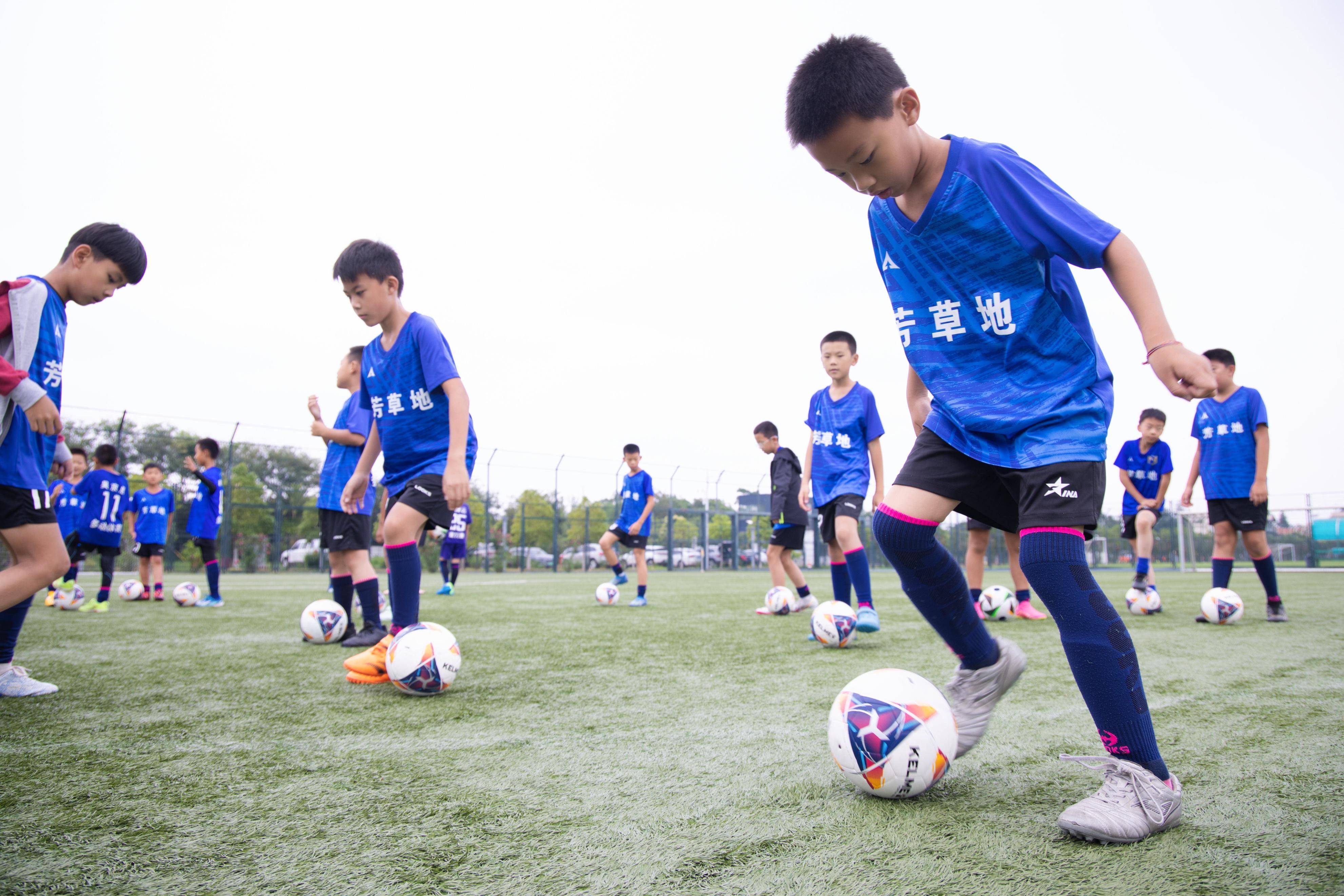 爱游戏app-中国足球入场券销售新策略，推进全民参与