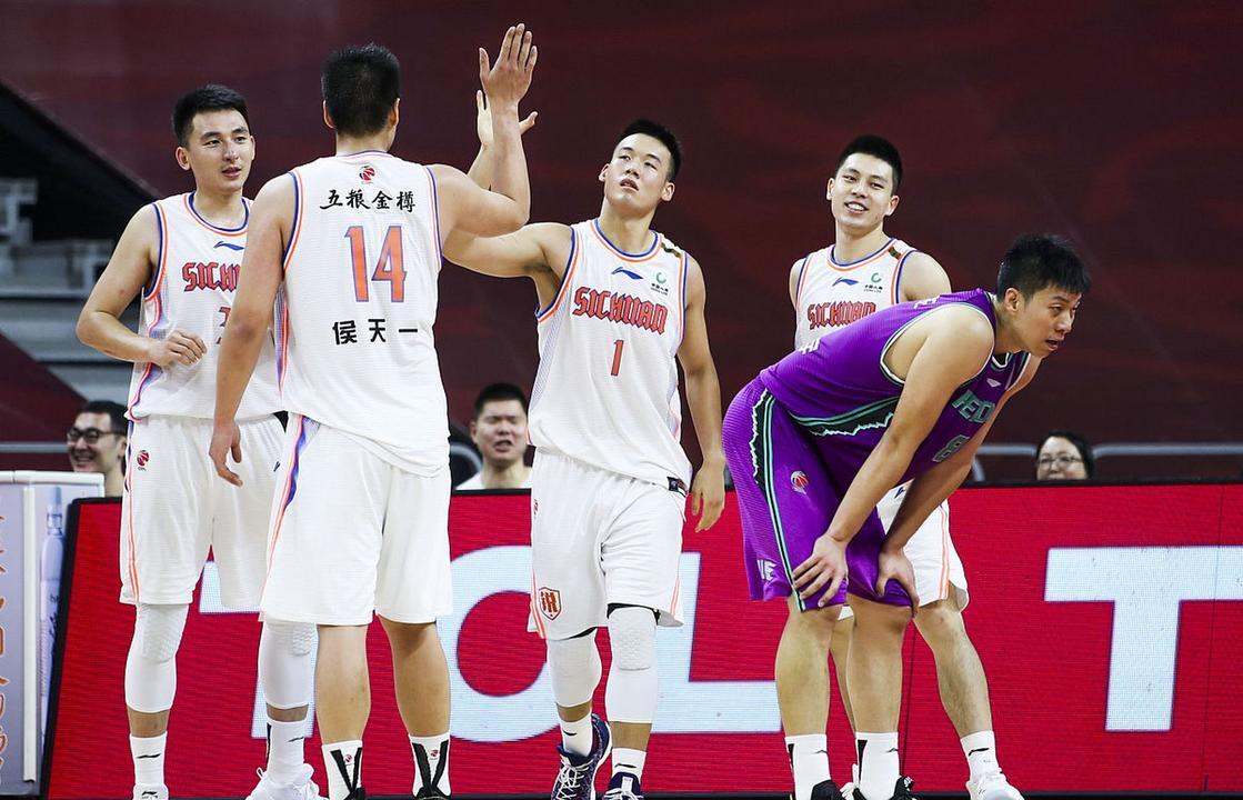 爱游戏中国官方登录入口网站-CBA联赛多场焦点战精彩纷呈，球迷叫好的简单介绍