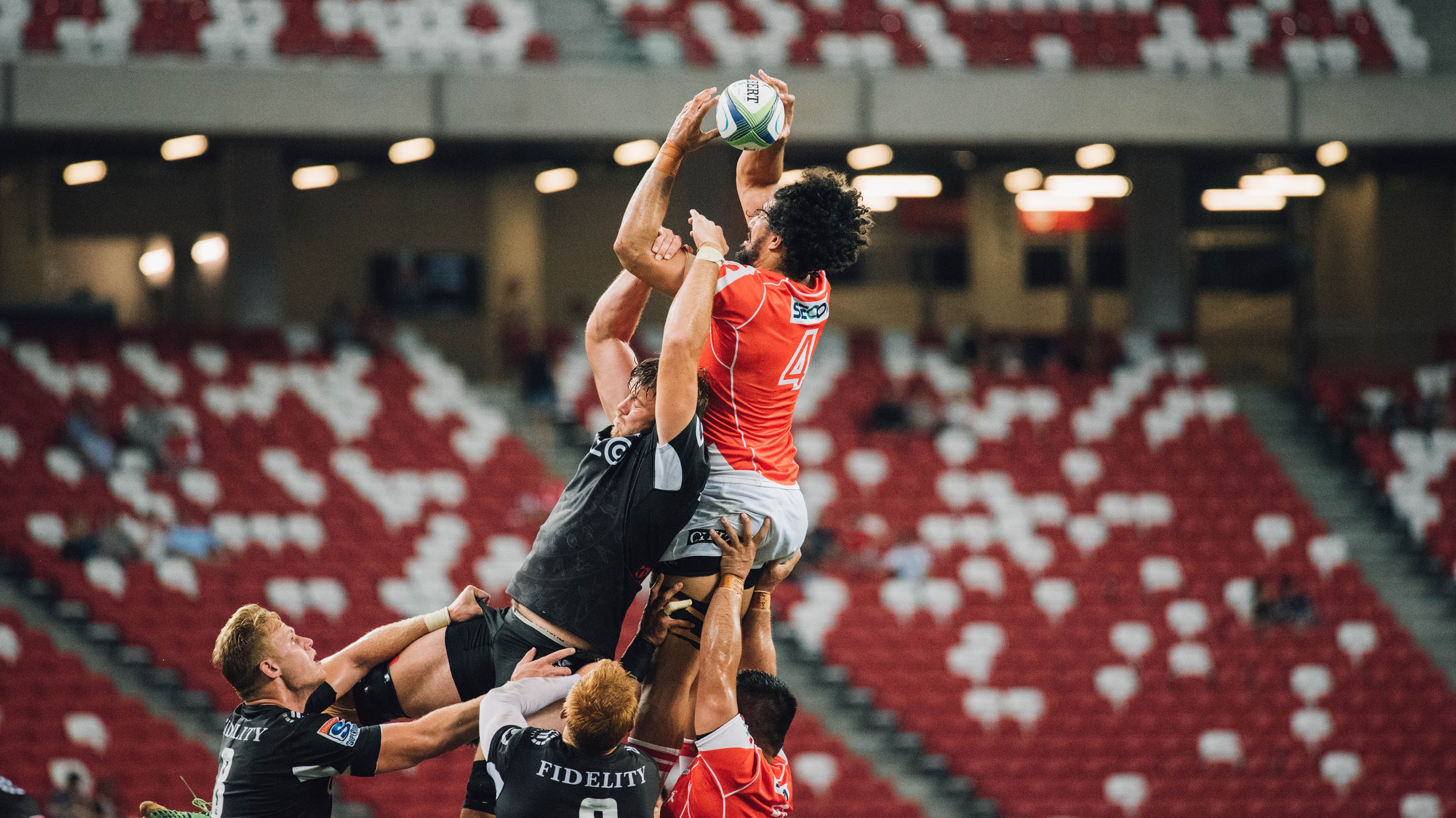 城市夜跑灯光盛典,点亮夜空的运动狂欢,夜光跑道实景