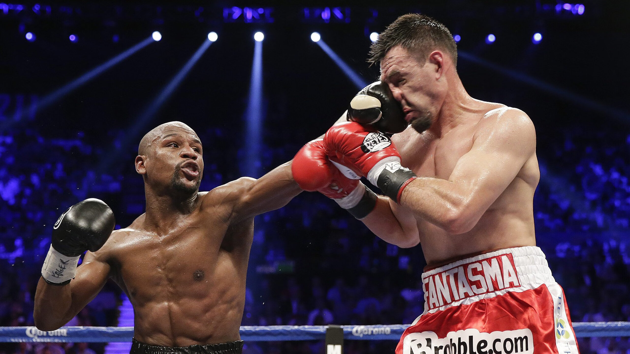 世界杯激战难忘：精彩比赛瞬间集锦！，世界杯激动人心时刻